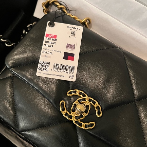 Chanel 19 Flap bag black with gold - Picture 8 of 11